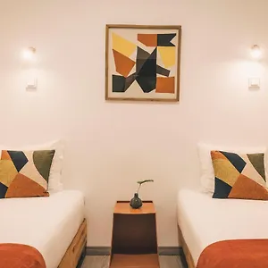 Walk'in Sodre Hostel