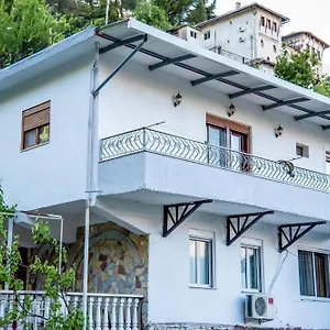 Grandma's , Gjirokastër Albanien